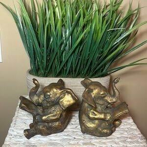 Sterling Industries Reading Elephant Bookends Set of 2
Resin w/Gold Leaf/Patina